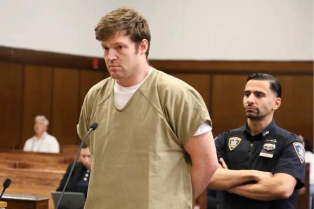 William Duplessie, acusado de secuestro y tortura por intentar robar la contraseña de Bitcoin de un hombre, comparece ante el tribunal penal de Manhattan en la ciudad de Nueva York el 30 de mayo de 2025. (Jefferson Siegel/The New York Times vía AP, Pool)