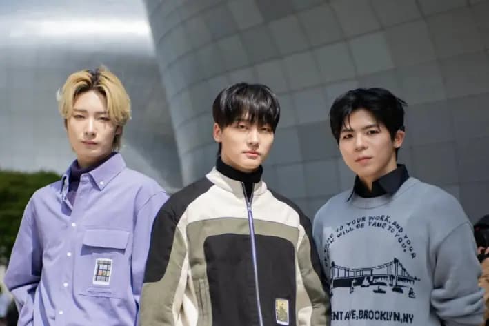 El grupo de K-pop Big Ocean en la Semana de la Moda de Seúl Primavera/Verano 2025, en Seúl, Corea del Sur, el 3 de septiembre de 2024. (Tiffany Boubkeur/Getty Images)