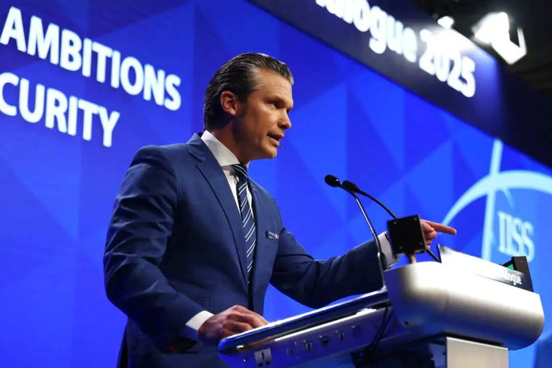 El secretario de Defensa de EE. UU., Pete Hegseth, durante el 22.º Diálogo Shangri-La del IISS, celebrado en Singapur el 31 de mayo de 2025. (Yong Teck Lim/Getty Images)
