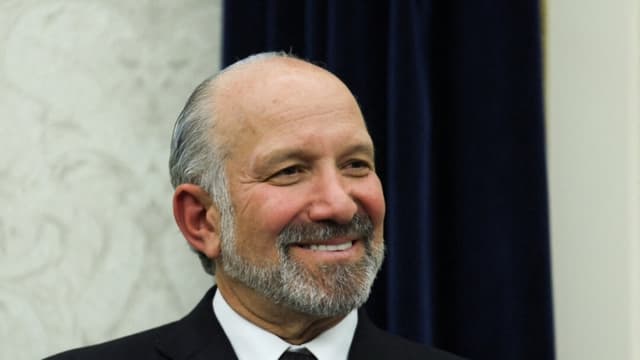 Lutnick dice que los aranceles no van a desaparecer a pesar de los problemas legales