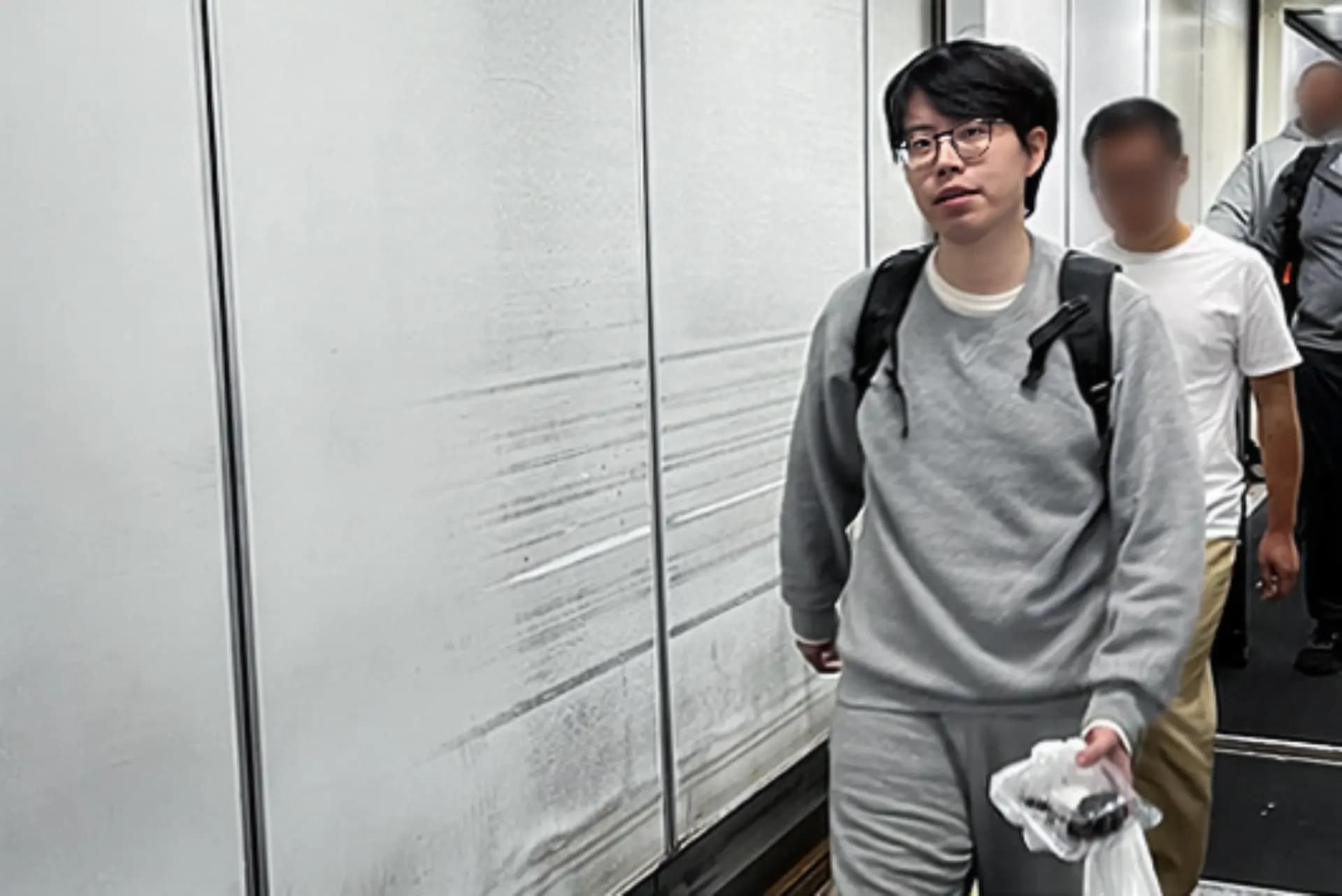El Servicio de Inmigración y Control de Aduanas de Filadelfia deportó a Shi Fengyun, un ciudadano chino con una orden definitiva de expulsión, a China el 7 de mayo. Shi fue condenado por utilizar una aeronave para fotografiar instalaciones militares. (ice.gov).