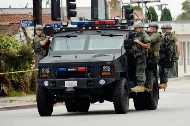 Rumano se declara culpable de «swatting» a funcionarios de EE. UU., entre ellos un expresidente