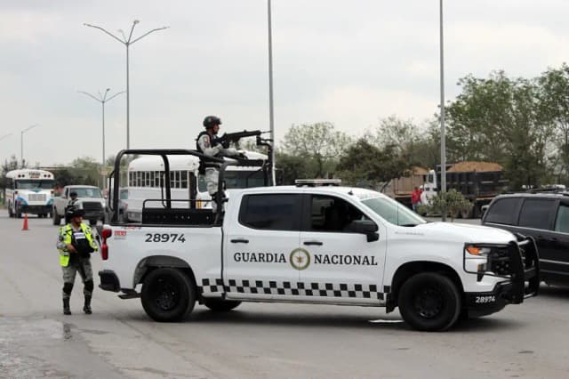 Imagen de archivo de u agente de la Guardia Nacional (GN) que vigila las calles en Tamaulipas (México). EFE/ Abraham Pineda Jácome