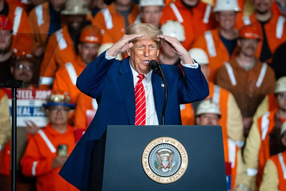 El presidente Donald Trump habla en la planta de U.S. Steel Corporation en Irvin, West Mifflin (Pensilvania), el 30 de mayo de 2025. (Madalina Vasiliu/The Epoch Times)