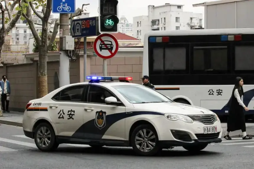 Se observa un coche policial en China, en una imagen de archivo. (Rebecca Bailey/AFP vía Getty Images)