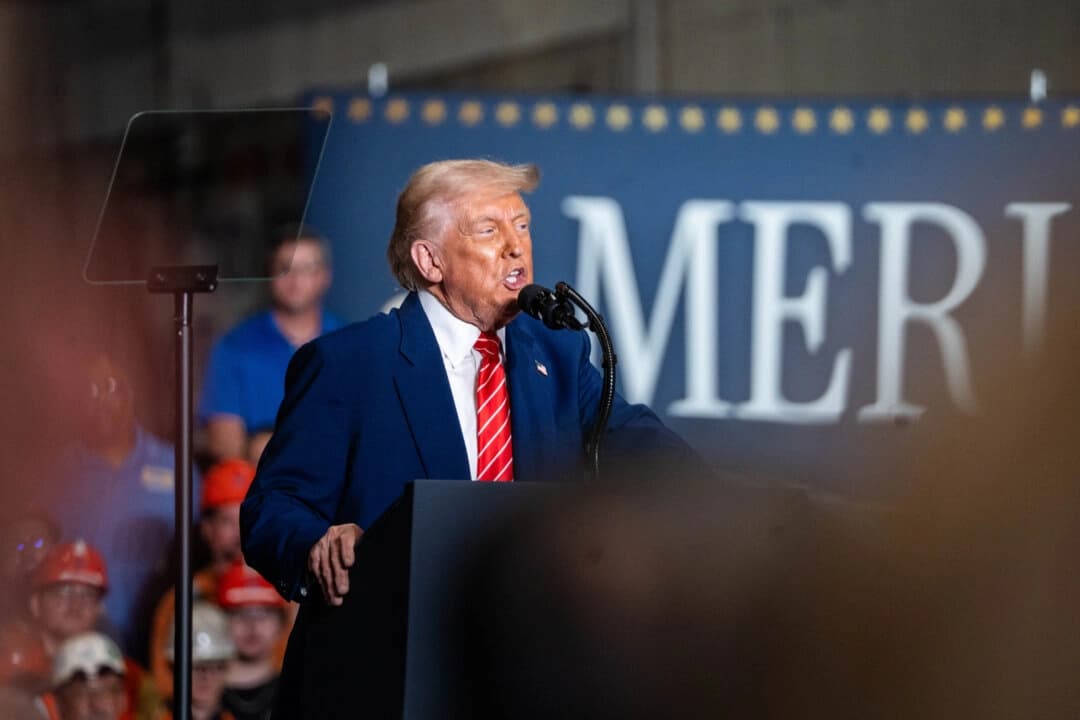 El presidente Trump pronuncia un discurso en la U.S. Steel Corporation-Irvin Works en West Mifflin, Pensilvania, el 30 de mayo de 2025. (Madalina Vasiliu/The Epoch Times)