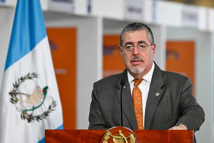 El presidente guatemalteco, Bernardo Arévalo, habla durante la inauguración del Centro de Atención al Migrante Retornado, en la Ciudad de Guatemala (Guatemala), el 2 de junio de 2025. (Johan Ordonez/AFP vía Getty Images)