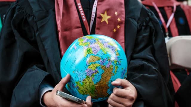 Crece presión sobre Harvard por sus lazos con China en medio de nuevas restricciones a visas