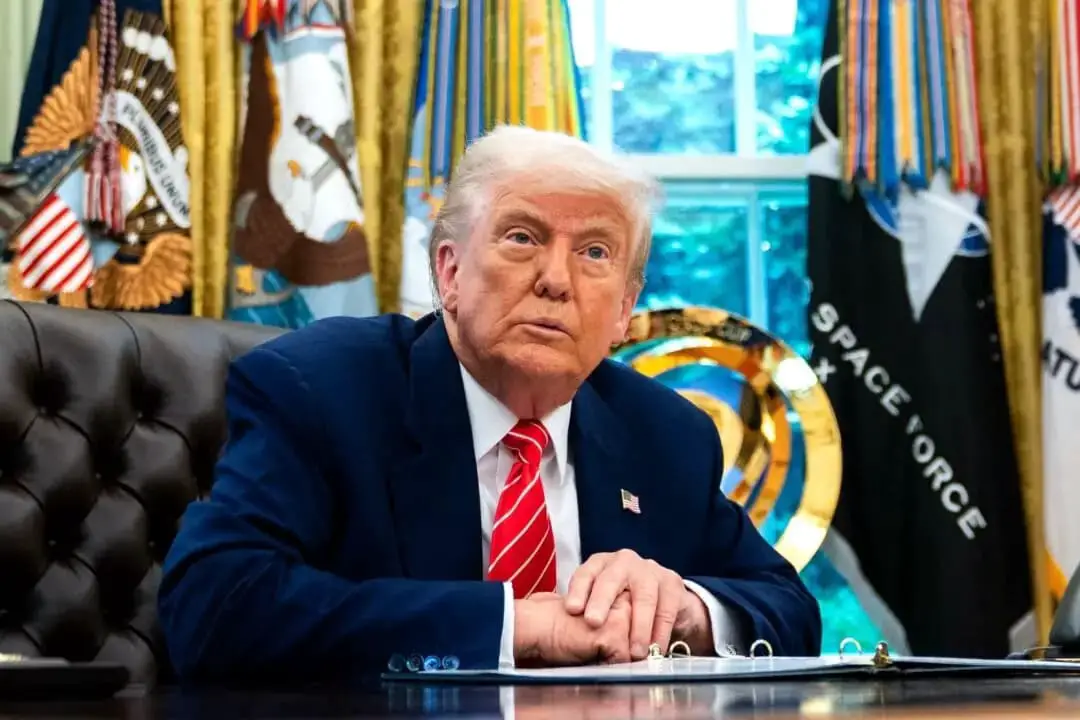 El presidente Donald Trump habla durante una rueda de prensa con Elon Musk en el Despacho Oval de la Casa Blanca el 30 de mayo de 2025. (Allison Robbert/AFP a través de Getty Images)