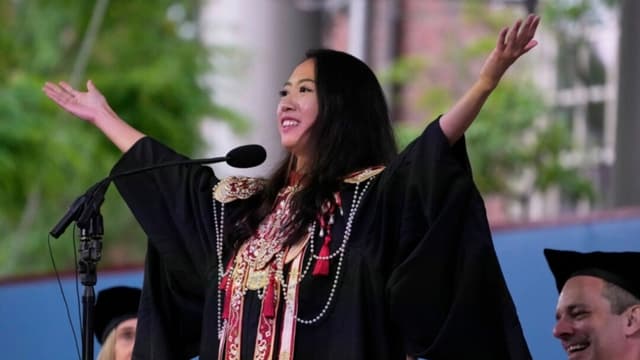 Discurso de graduación de estudiante china en Harvard desata la polémica por su lenguaje político