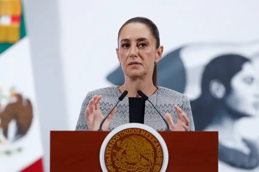 La presidenta de México, Claudia Sheinbaum, participa el 5 de junio de 2025 durante una rueda de prensa en Palacio Nacional de la Ciudad de México (México). EFE/ Mario Guzmán