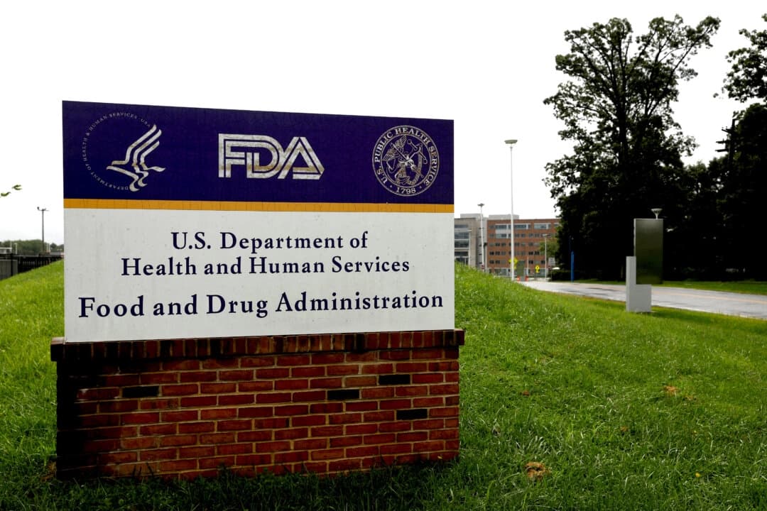 La FDA amplía el retiro del mercado de 732,000 frascos de un medicamento para la hipertensión