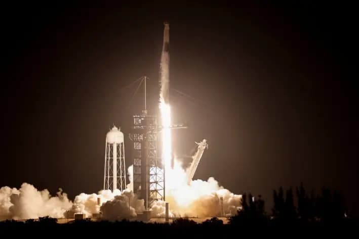 El cohete Falcon 9 de SpaceX se lanza con cuatro astronautas comerciales en la misión Fram2 desde el Centro Espacial Kennedy, en Cabo Cañaveral, Florida, el 31 de marzo de 2025. (Joe Skipper/Reuters)