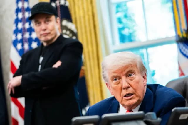 El presidente Donald Trump habla durante una conferencia de prensa con Elon Musk en la Oficina Oval, el 30 de mayo de 2025. (Allison Robbert/AFP vía Getty Images)
