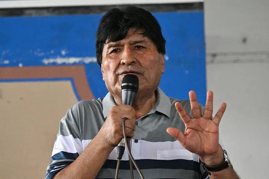 El expresidente boliviano Evo Morales gesticula mientras habla durante la presentación de su programa de gobierno en Lauca Eñe, provincia del Chapare, Bolivia, el 27 de abril de 2025. (Aizar Raldes/AFP vía Getty Images)