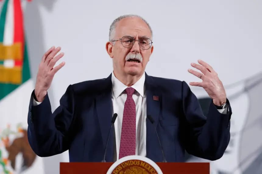 Imagen de archivo del secretario de Agricultura y Desarrollo Rural Julio Berdegué, durante una rueda de prensa en Palacio Nacional de la Ciudad de México (México). EFE/Mario Guzmán