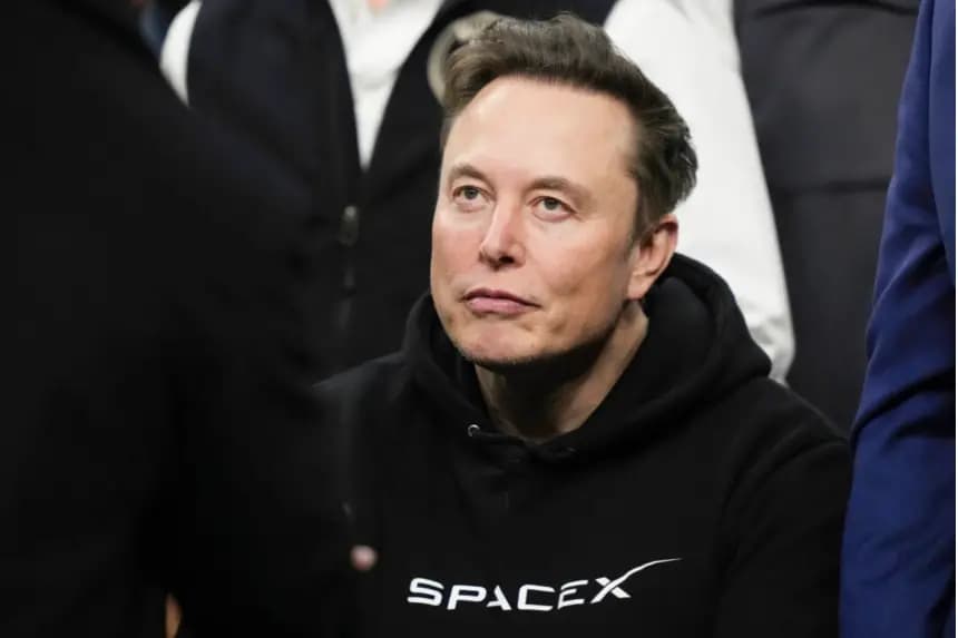 Elon Musk asiste a la final del campeonato de lucha libre de la NCAA en Filadelfia el 22 de marzo de 2025. (Matt Rourke/AP Photo)
