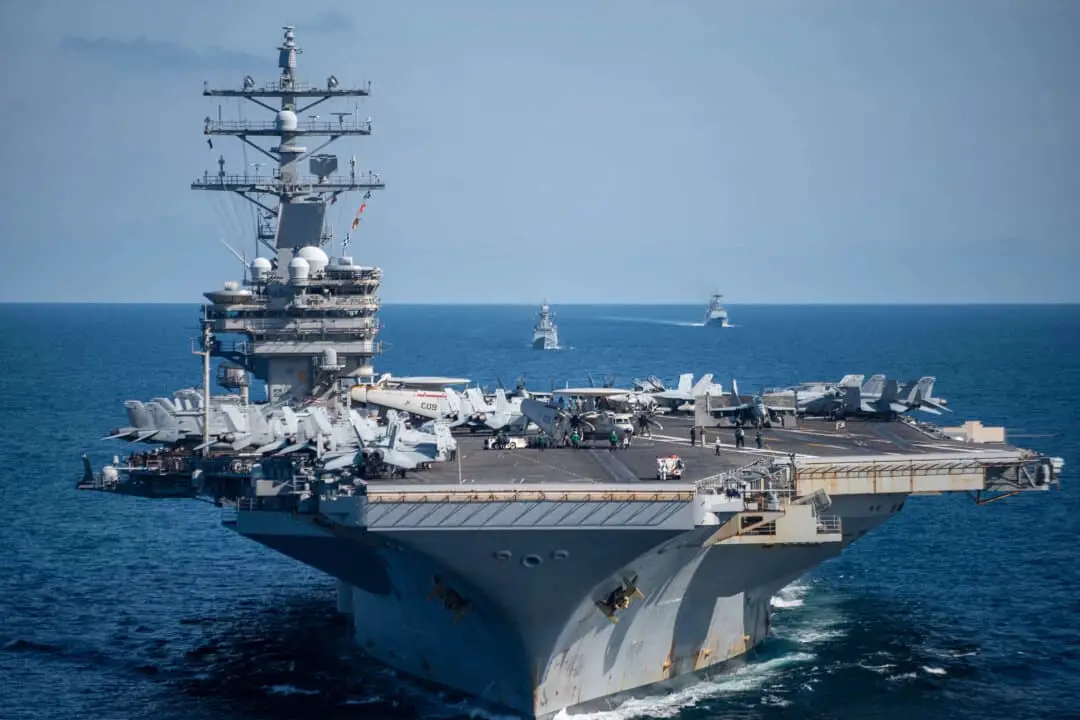 El portaaviones nuclear estadounidense Ronald Reagan durante unas maniobras navales conjuntas entre Estados Unidos y Corea del Sur en el mar del Este, Corea del Sur, el 29 de septiembre de 2022. (Ministerio de Defensa de Corea del Sur a través de Getty Images).