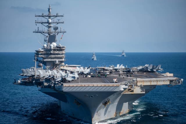 El portaaviones nuclear estadounidense Ronald Reagan durante unas maniobras navales conjuntas entre Estados Unidos y Corea del Sur en el mar del Este, Corea del Sur, el 29 de septiembre de 2022. (Ministerio de Defensa de Corea del Sur a través de Getty Images).