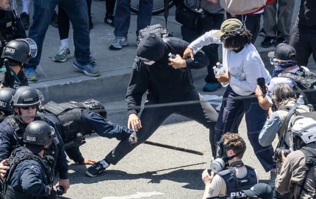 Policía de Los Ángeles declara como «reuniones ilegales» varias protestas contra el ICE