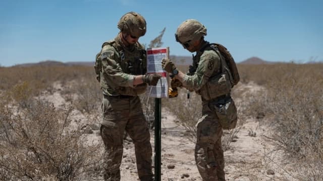 Ejército de EE. UU. realiza las primeras detenciones en la zona militar fronteriza con México