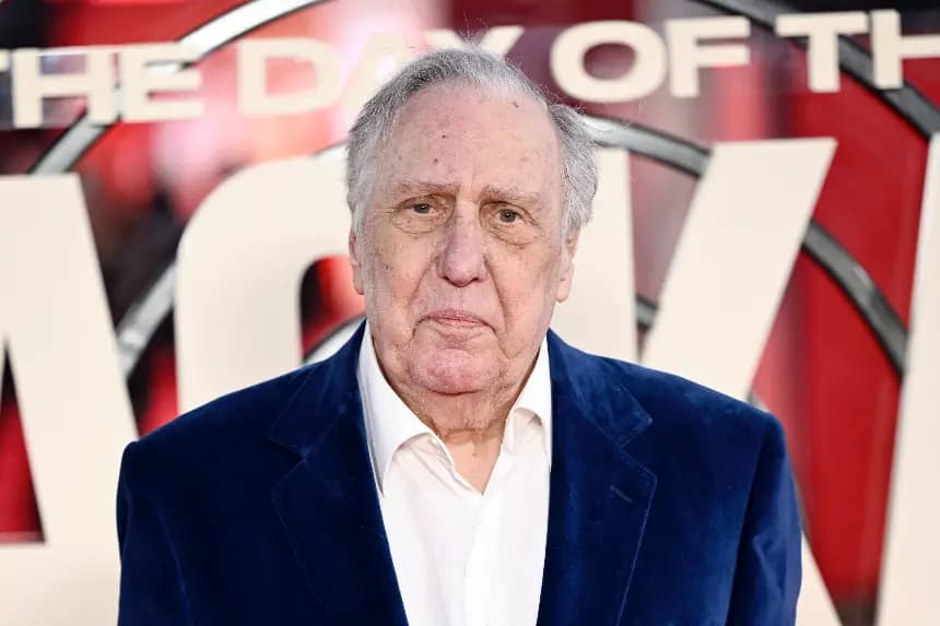 El escritor británico Frederick Forsyth asiste al estreno de "El día del Chacal" en el Queen Elizabeth Hall el 22 de octubre de 2024 en Londres, Inglaterra. (Gareth Cattermole/Getty Images)