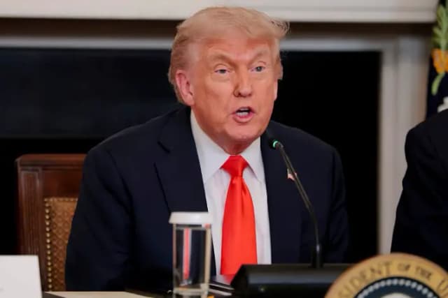 El presidente Donald Trump habla en una mesa redonda en el Comedor de Estado de la Casa Blanca, el 5 de junio de 2025. (Anna Moneymaker/Getty Images)
