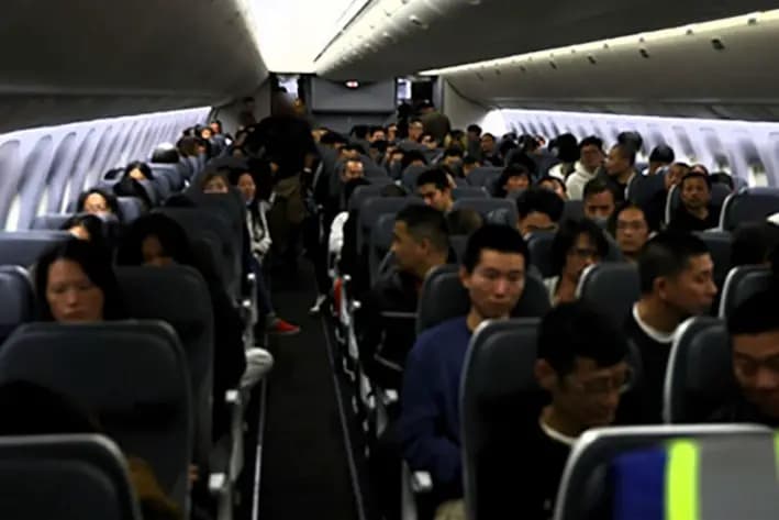 ICE Dallas lidera una iniciativa del DHS para expulsar a 122 inmigrantes indocumentados de China a bordo de un vuelo chárter especial de alto riesgo. (DHS)