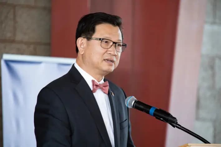 El entonces supervisor del condado de Orange, Andrew Do, habla en un evento en Costa Mesa, California, el 31 de marzo de 2021. (John Fredricks/The Epoch Times)