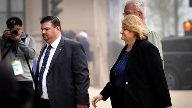 Jueza acusada de ayudar a inmigrante ilegal a evadir arresto no puede alegar inmunidad, alegan fiscales