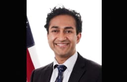 El Dr. Vinay Prasad, director del Centro de Evaluación e Investigación Biológica de la Administración de Alimentos y Medicamentos, en una fotografía sin fecha. (FDA a través de The Epoch Times).