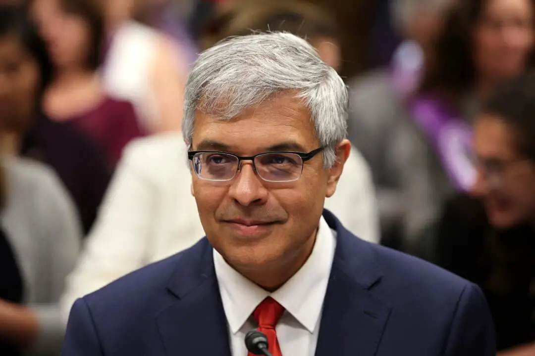El Dr. Jay Bhattacharya, director de los Institutos Nacionales de Salud, comparece ante el Subcomité de Asignaciones del Senado para los Departamentos de Trabajo, Salud y Servicios Humanos, y Educación, y agencias relacionadas, en Washington, el 10 de junio de 2025. (Win McNamee/Getty Images)