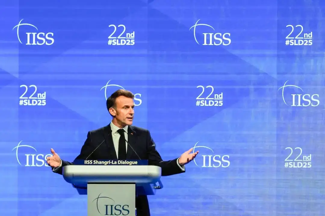 El presidente francés, Emmanuel Macron, pronuncia un discurso durante la 22.ª cumbre del Diálogo Shangri-La en Singapur, el 30 de mayo de 2025. (AP Photo/Anupam Nath)
