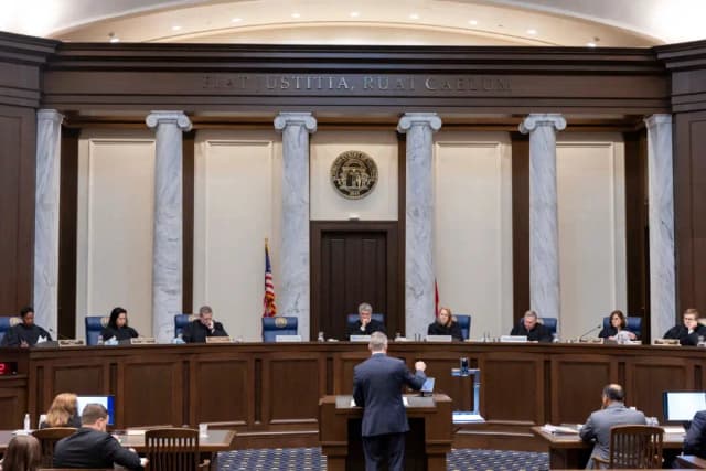 La Corte Suprema de Georgia celebra una audiencia oral en Atlanta el 24 de septiembre de 2024. (Arvin Temkar/Atlanta Journal-Constitution vía AP)
