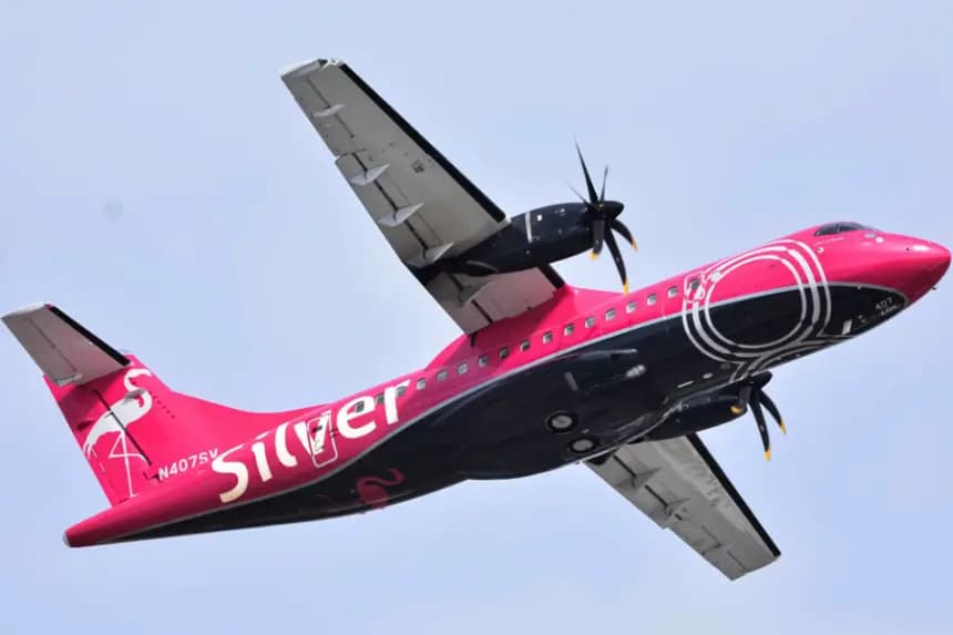 Fotografía cedida por Business Wire donde se muestra un avión de la aerolínea estadounidense con base en Florida, Silver Airways, que terminó el 11 de junio de 2025 con sus operaciones tras declararse en quiebra en diciembre pasado. EFE/Business Wire