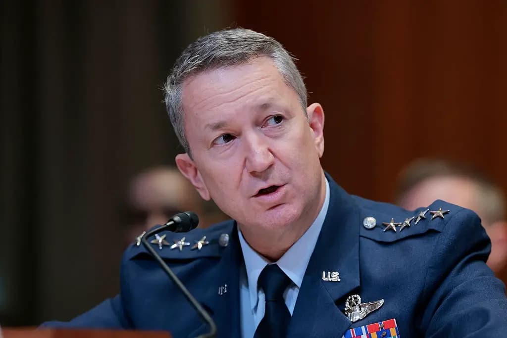 El presidente del Estado Mayor Conjunto, el general de la Fuerza Aérea Dan Caine, testifica durante una audiencia ante el Comité de Asignaciones del Senado en el edificio Dirksen del Senado en Washington el 11 de junio de 2025. (Anna Moneymaker/Getty Images)
