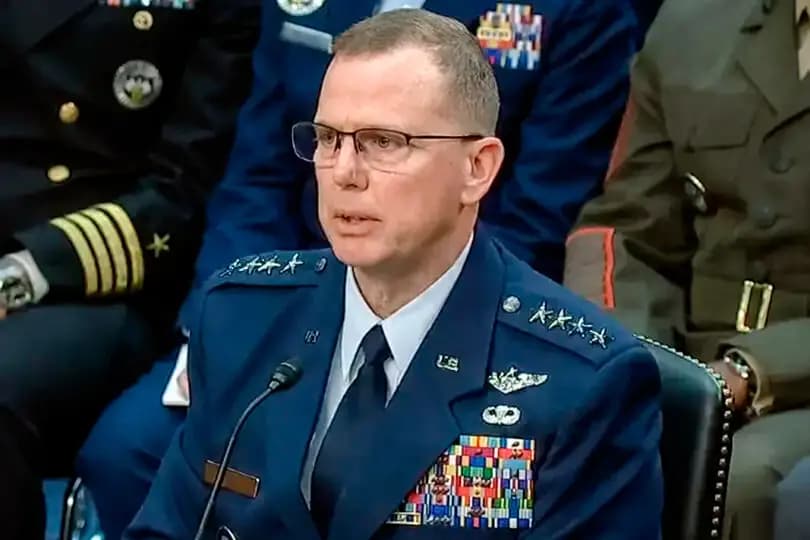 El general de la Fuerza Aérea Gregory M. Guillot testifica en una audiencia del Senado en Washington el 14 de marzo de 2024. (Senado de los Estados Unidos/Captura de pantalla vía The Epoch Times).