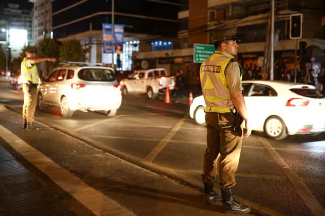 Cerca de 50,000 hogares permanecen sin luz en el primer día del temporal en Chile