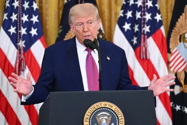 El presidente Donald Trump en el Salón Este de la Casa Blanca el 12 de junio de 2025. (Saul Loeb/AFP a través de Getty Images)
