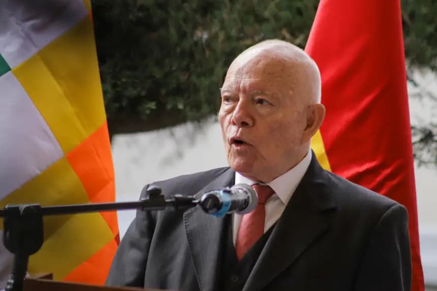 Fotografía de archivo del presidente del Tribunal Supremo Electoral de Bolivia, Oscar Hassenteufel, durante un acto público, en La Paz (Bolivia). EFE/Gabriel Márquez