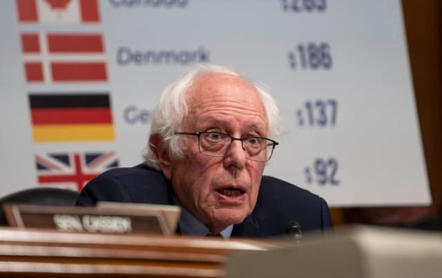 Sanders y King presentan ley para prohibir la publicidad de medicamentos recetados