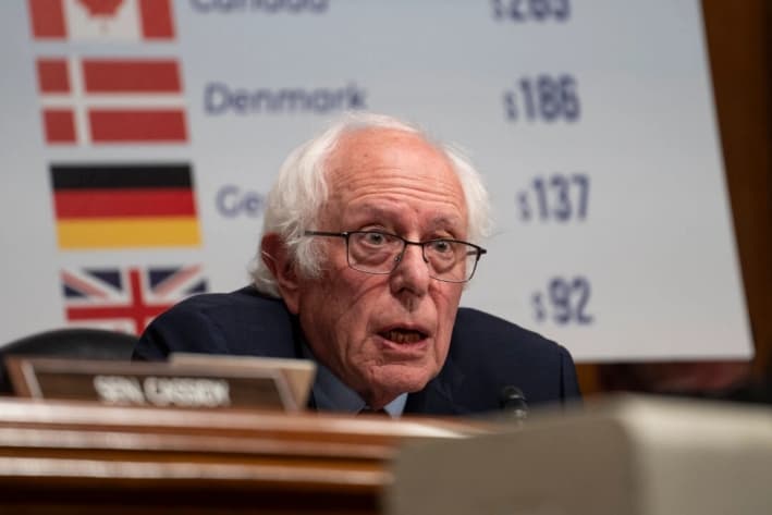 Sanders y King presentan ley para prohibir la publicidad de medicamentos recetados