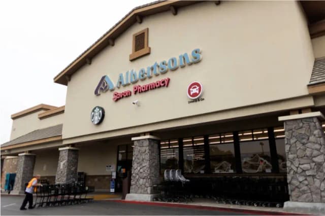 Una tienda de comestibles Albertsons en Glendora, California, el 14 de octubre de 2022. (Aude Guerrucci/Reuters)