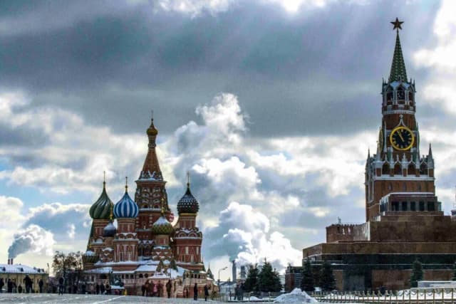 La catedral de San Basilio y el Kremlin en la Plaza Roja de Moscú, el 16 de marzo de 2018. (Mladen Antonov/AFP a través de Getty Images)