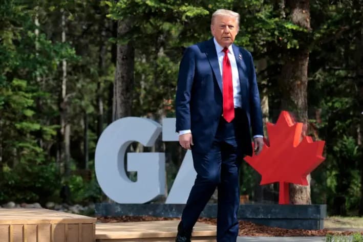 El presidente Donald Trump llega a la ceremonia oficial de bienvenida durante la Cumbre de Líderes del G7 en Kananaskis, Alberta, el 16 de junio de 2025. (Chip Somodevilla/Getty Images)