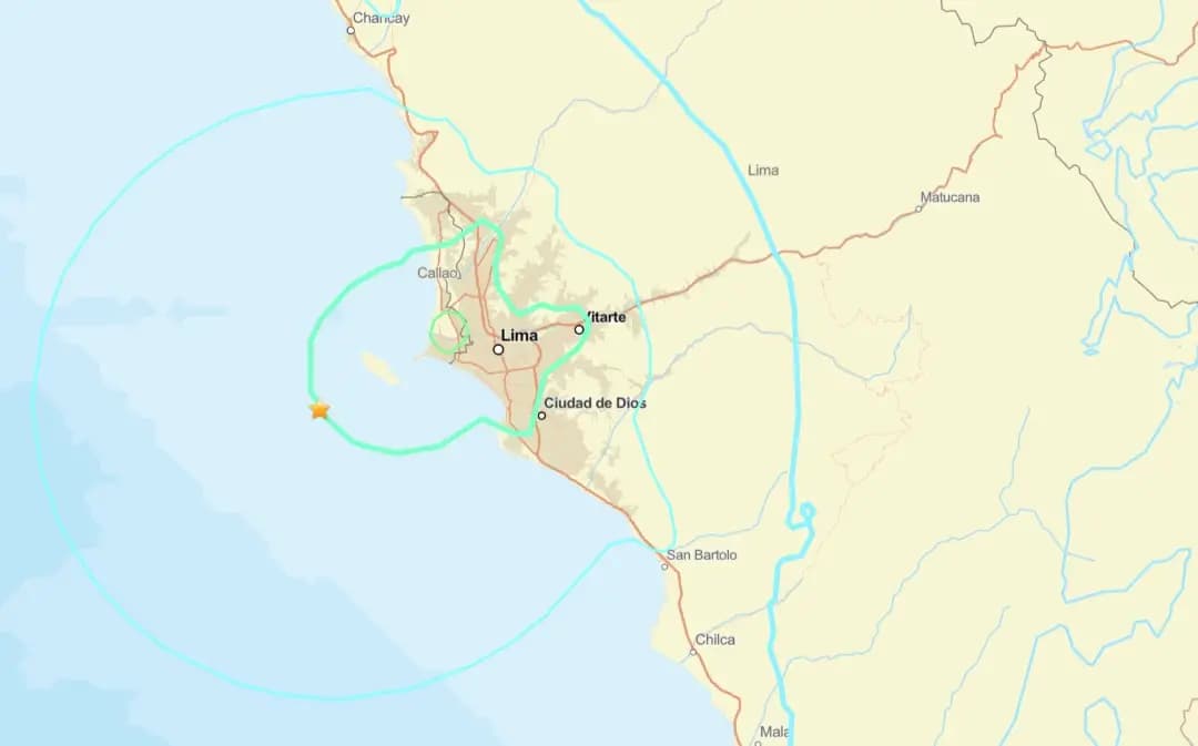 También se interrumpió una misa en la catedral de Lima, después de que los feligreses, asustados, huyeran del lugar. Un mapa muestra la ubicación del terremoto de magnitud 5,6 cerca de la costa central de Perú el 15 de junio de 2025. (USGS/Captura de pantalla vía The Epoch Times)