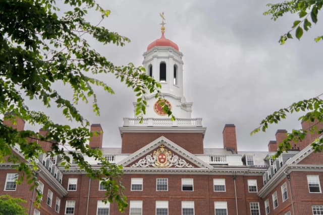 Juez considera bloquear iniciativa de Trump para impedir ingreso de estudiantes extranjeros a Harvard