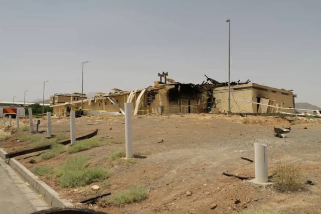 Un edificio dañado tras el incendio que se declaró en la instalación nuclear iraní de Natanz, en Isfahán (Irán), el 2 de julio de 2020. [Organización de Energía Atómica de Irán/WANA (Agencia de Noticias de Asia Occidental) a través de Reuters]