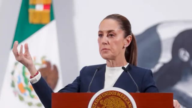 La presidenta de México, Claudia Sheinbaum, habla durante una rueda de prensa el 18 de junio de 2025, en Palacio Nacional, en Ciudad en México (México). EFE/ Isaac Esquivel