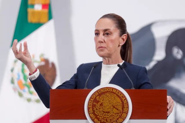 La presidenta de México, Claudia Sheinbaum, habla durante una rueda de prensa el 18 de junio de 2025, en Palacio Nacional, en Ciudad en México (México). EFE/ Isaac Esquivel